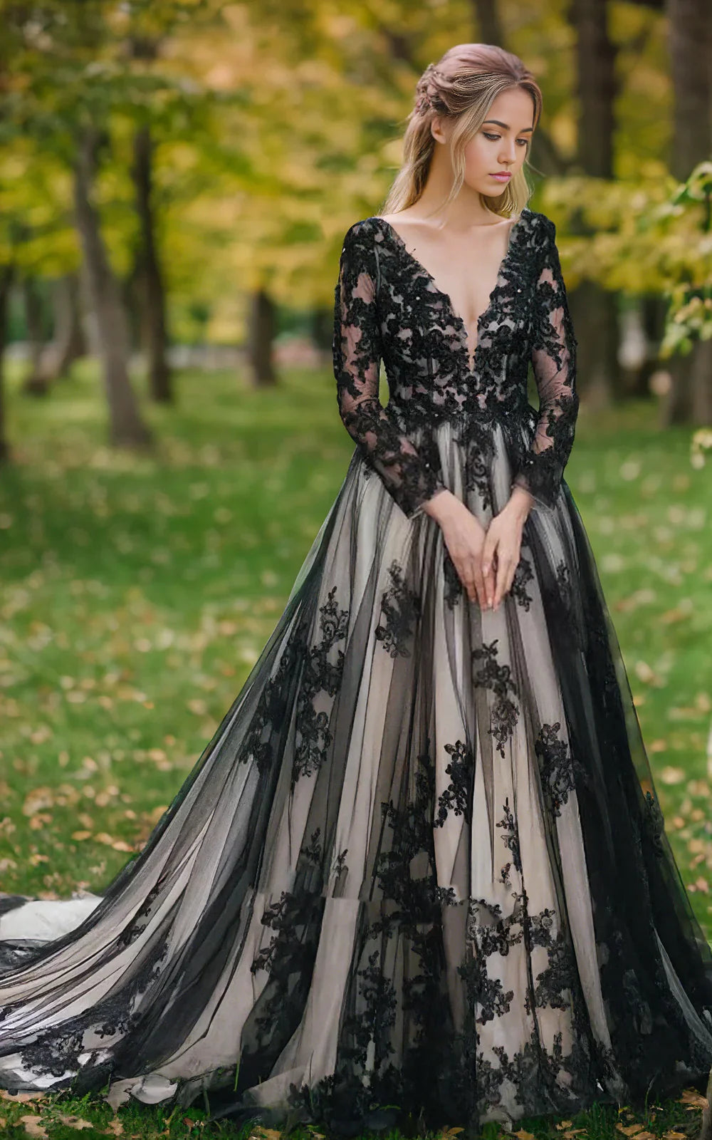 Vestido de novia bohemio de encaje fluido con mangas estilo bosque, espalda descubierta y cola de corte